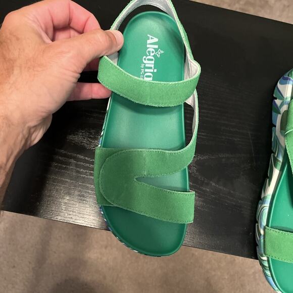 ALEGRIA BY PG LITE GREEN SUEDE ADUSTABLE STRAP FLAT ANA-171 SANDALS 38 / 7.5 - Picture 3 of 13